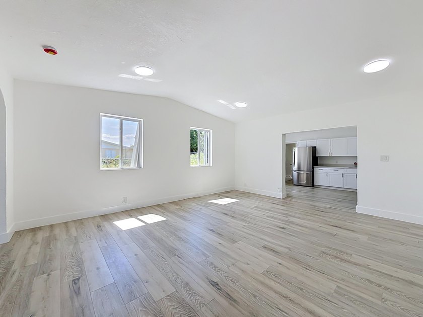 Beautifully updated 4-bedroom, 3-bathroom home with NO HOA - photo 2