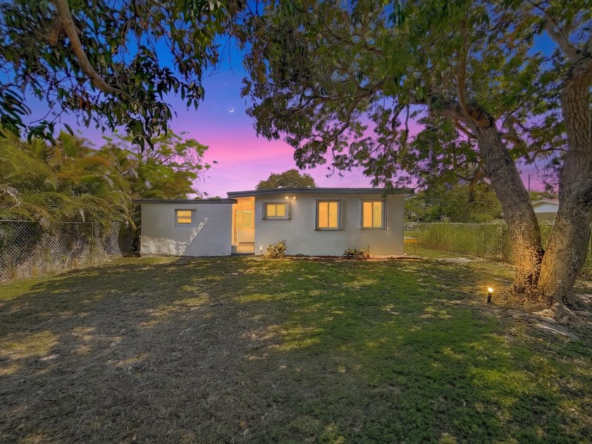 Beautifully updated 4-bedroom, 3-bathroom home with NO HOA - photo 4