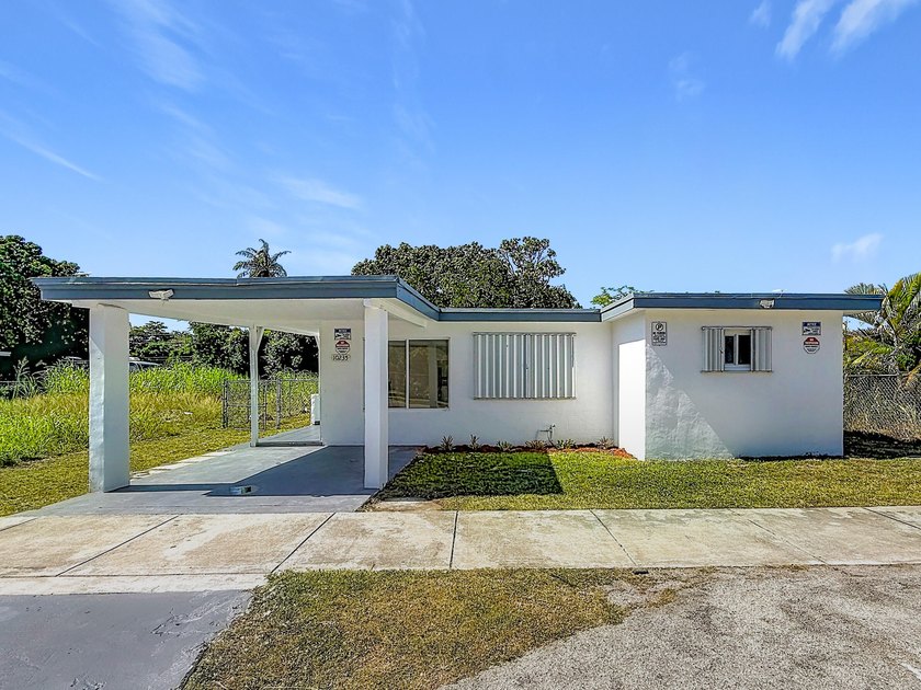 Beautifully updated 4-bedroom, 3-bathroom home with NO HOA - photo 8