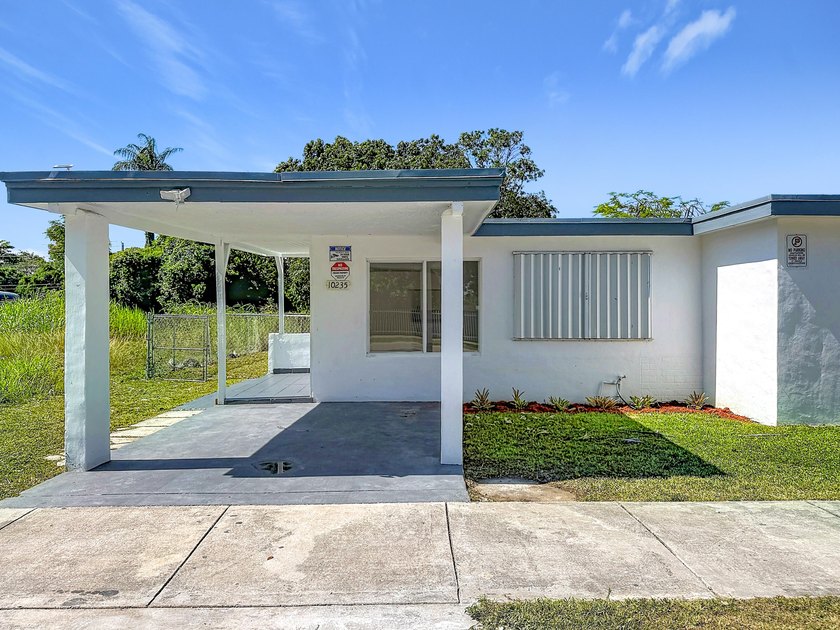 Beautifully updated 4-bedroom, 3-bathroom home with NO HOA - photo 9