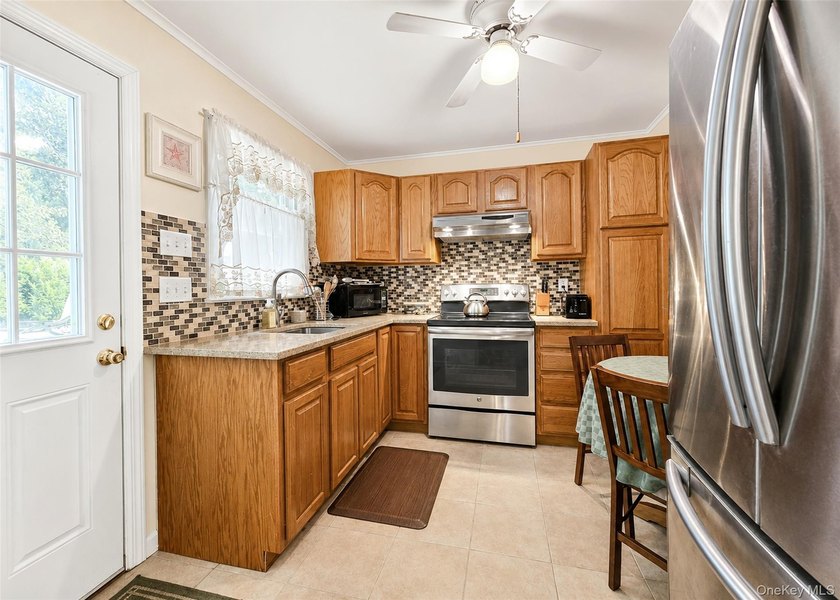 This Lovely 12 Room Ranch Is Privately Nestled In A Beautiful - photo 8