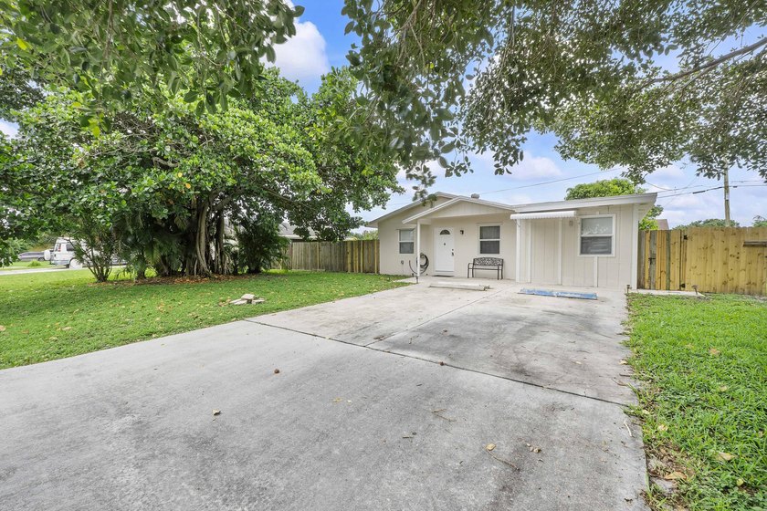 Beautiful and versatile property located in a quiet no-HOA - photo 4