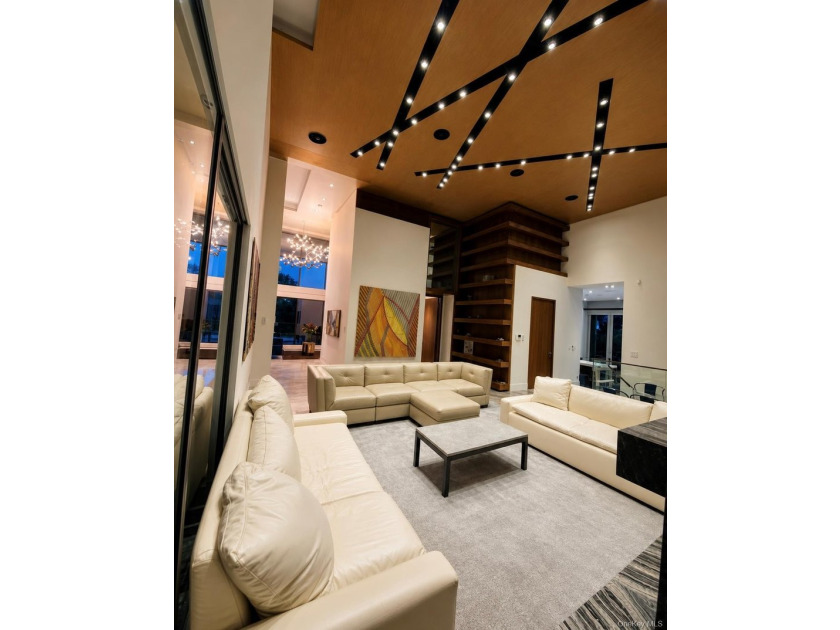 A rare opportunity to own one of Southampton's most distinctive - photo 8