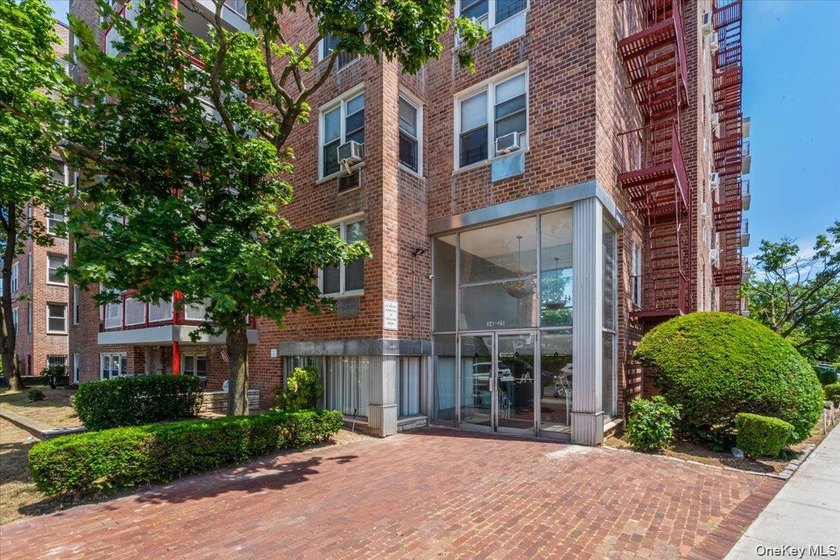Prime Location! Beautiful 2-bedrooms, 2- full bathrooms - photo 2