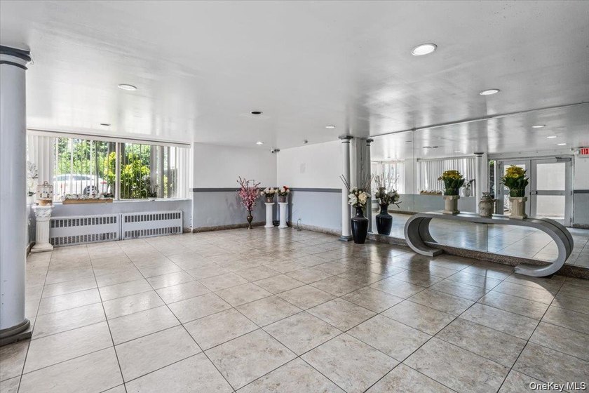 Prime Location! Beautiful 2-bedrooms, 2- full bathrooms - photo 3