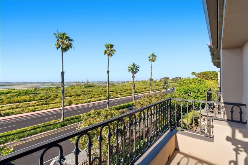 If you're going to buy a house, buy a house with a view! This - photo 33