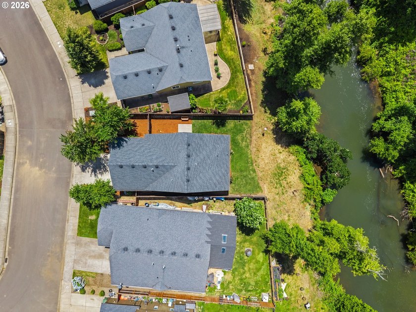 Wake up to peaceful views of the Willamette River from this - photo 34