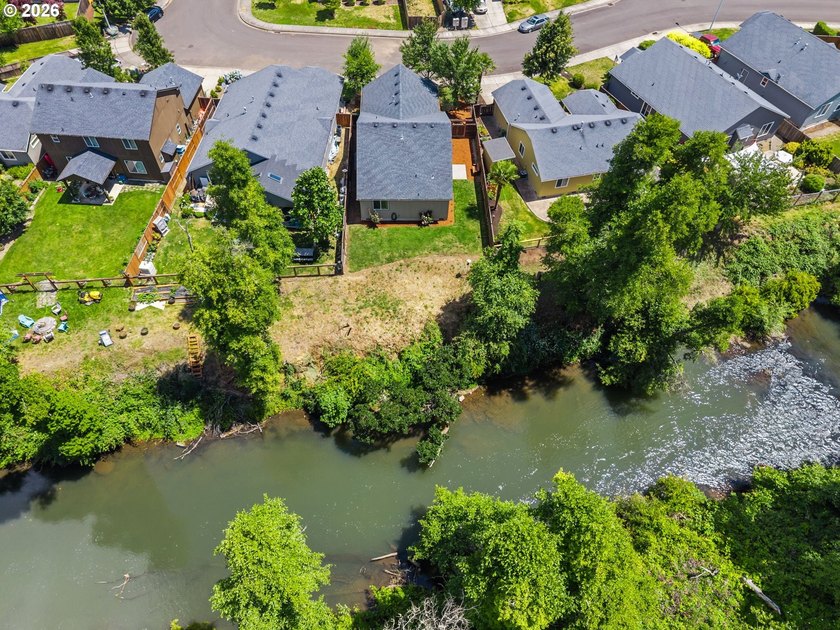 Wake up to peaceful views of the Willamette River from this - photo 36