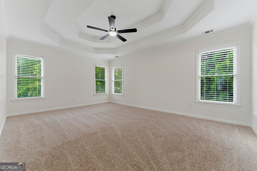 Welcome to this beautifully renovated 5-bedroom, 4-bathroom home - photo 35