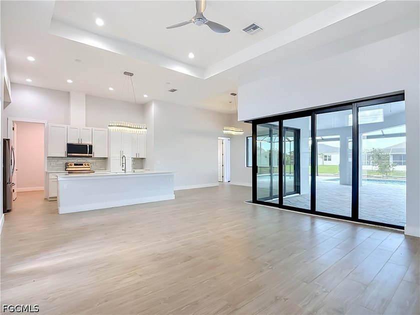 Welcome to 620 SW 26th Street, Cape Coral! This stunning - photo 3