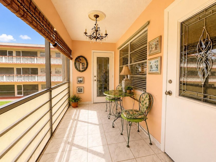 Charming corner-unit condo offering over 1,000 sq. ft. of living - photo 2