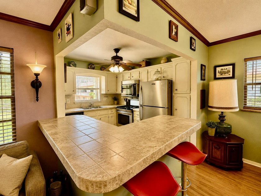 Charming corner-unit condo offering over 1,000 sq. ft. of living - photo 6