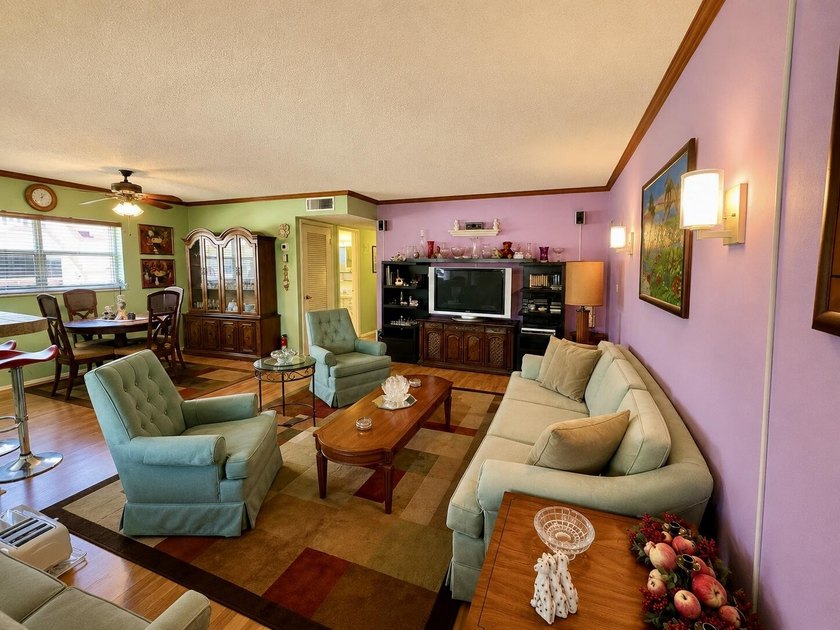 Charming corner-unit condo offering over 1,000 sq. ft. of living - photo 9