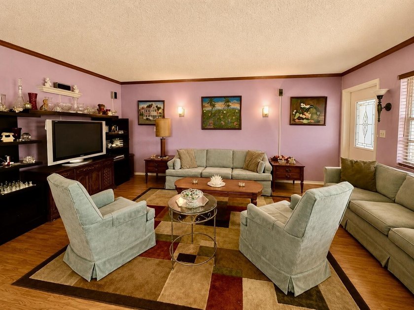 Charming corner-unit condo offering over 1,000 sq. ft. of living - photo 10