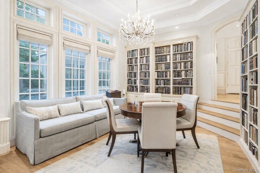 A rare opportunity to own a truly exceptional, fully detached - photo 2