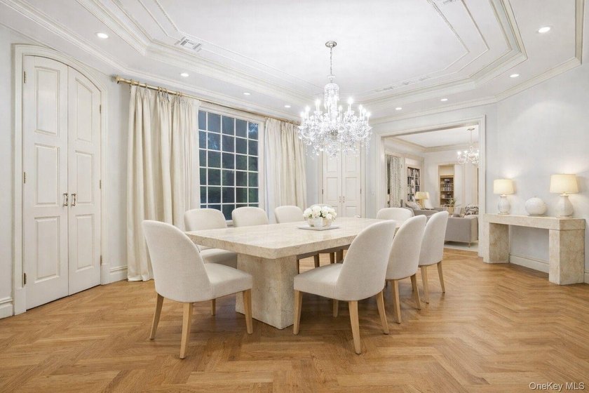 A rare opportunity to own a truly exceptional, fully detached - photo 3