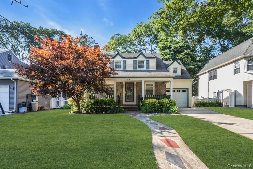 Merrick Woods 3BR/2Bath Classic Colonial, Basement and 1 Car - photo 4