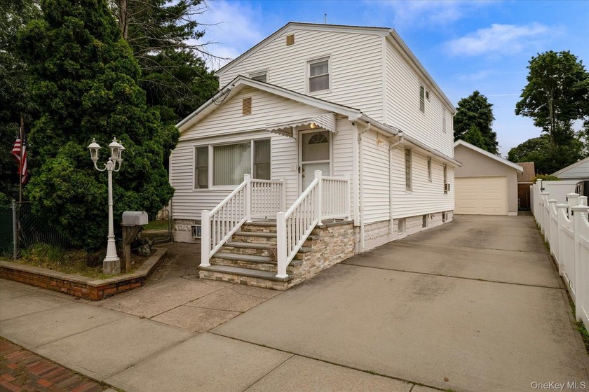 Welcome to this beautifully maintained 4-bedroom, 2-bath - photo 3