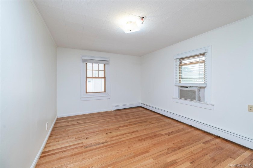Welcome to this beautifully maintained 4-bedroom, 2-bath - photo 10