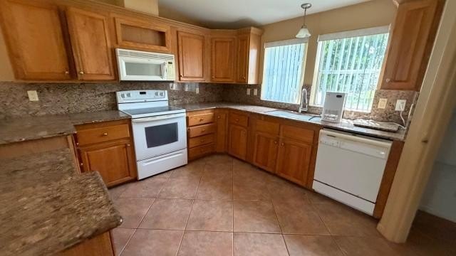 Welcome to the Savanna Club in Port St. Lucie. This unique - photo 11