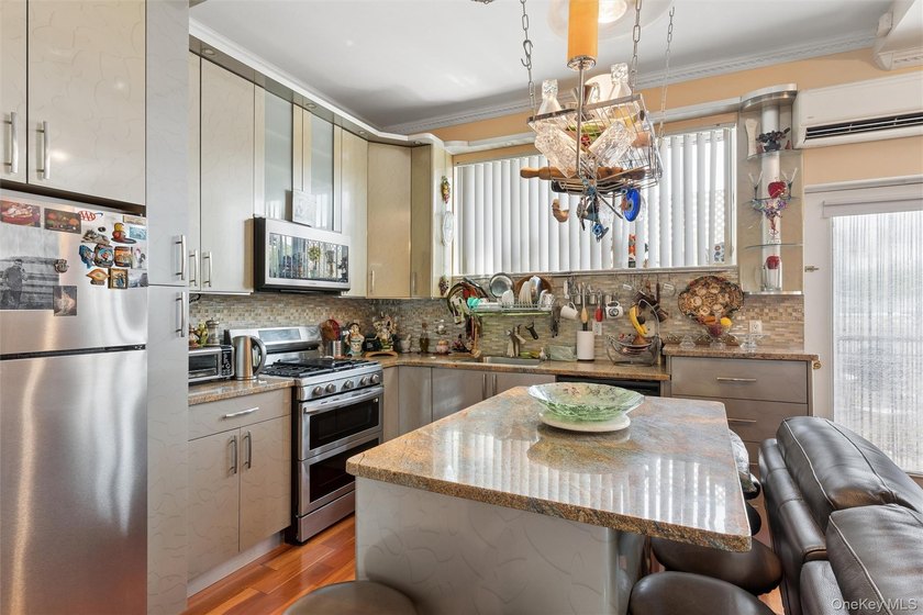 Welcome home to this impeccably designed 2 bedroom ,2.5 bathroom - photo 2