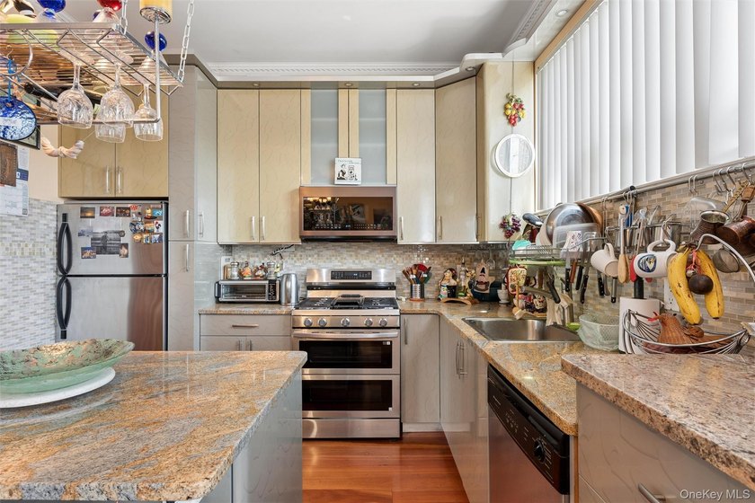 Welcome home to this impeccably designed 2 bedroom ,2.5 bathroom - photo 3