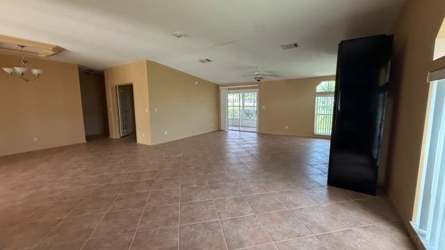 Welcome to the Savanna Club in Port St. Lucie. This unique - photo 14