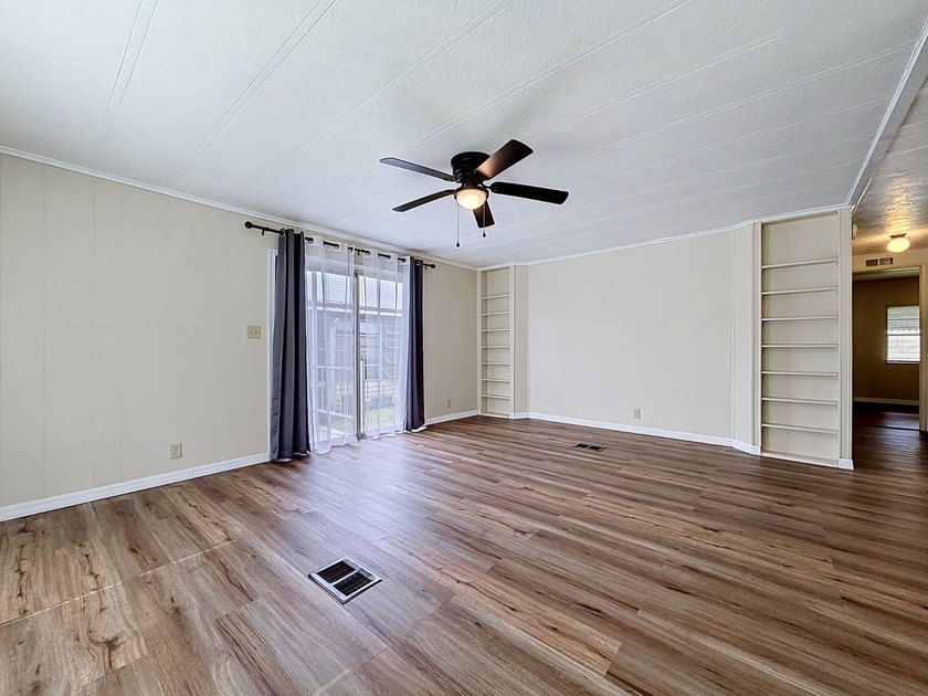 Completely remodeled 2 bedroom, 2 bathroom home located in an - photo 22