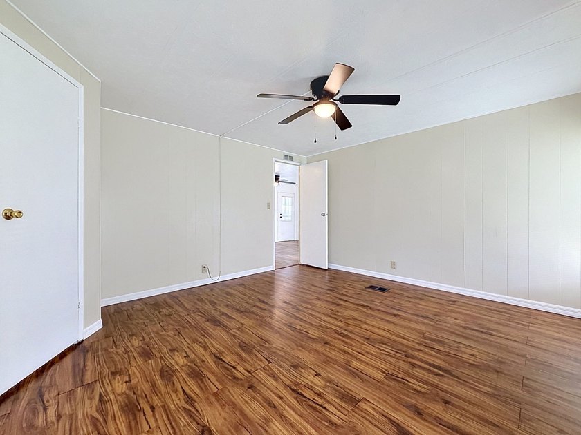 Completely remodeled 2 bedroom, 2 bathroom home located in an - photo 29