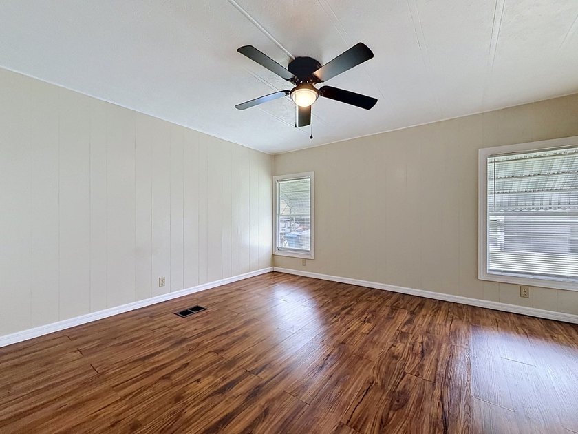 Completely remodeled 2 bedroom, 2 bathroom home located in an - photo 30