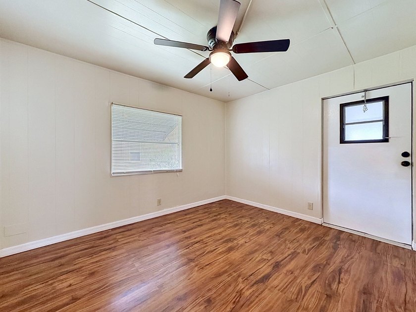 Completely remodeled 2 bedroom, 2 bathroom home located in an - photo 33
