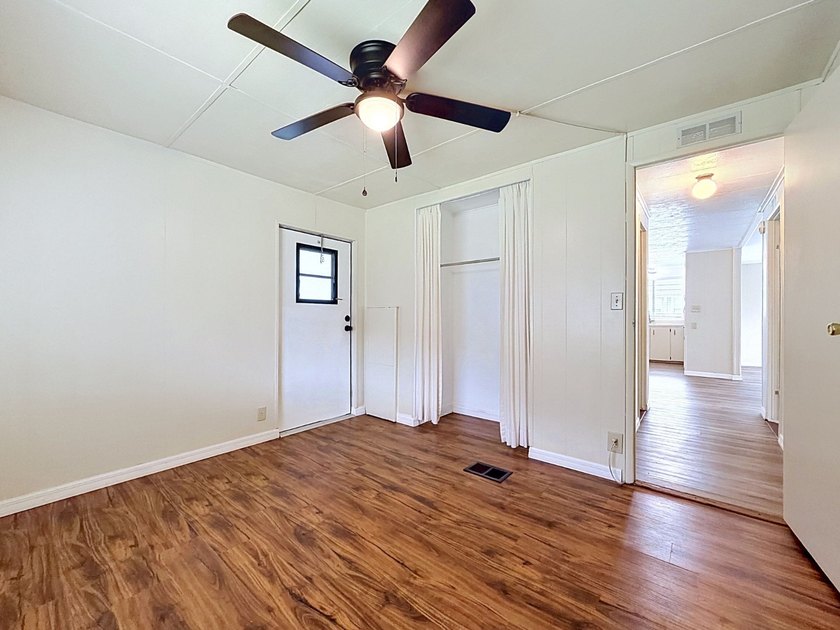 Completely remodeled 2 bedroom, 2 bathroom home located in an - photo 34
