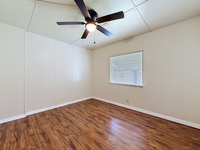 Completely remodeled 2 bedroom, 2 bathroom home located in an - photo 36
