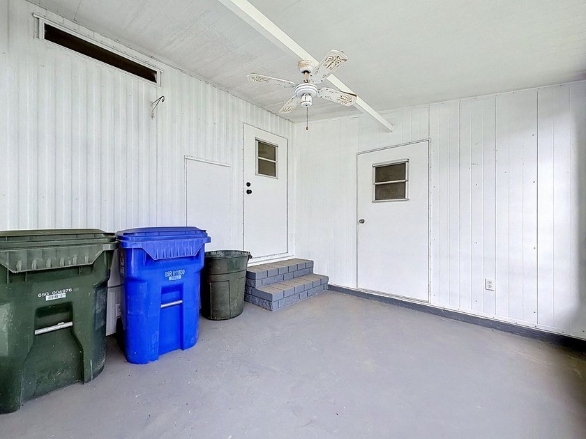 Completely remodeled 2 bedroom, 2 bathroom home located in an - photo 38