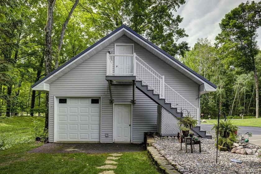 Lake living at its finest from this year 26yr old 4br-2.5 bath - photo 4