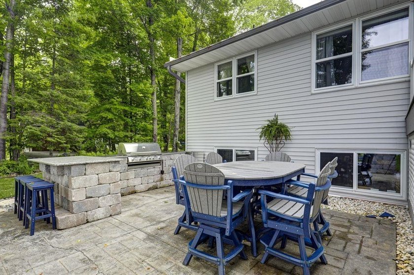 Lake living at its finest from this year 26yr old 4br-2.5 bath - photo 6