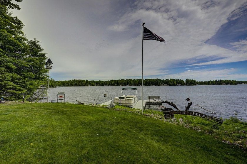 Lake living at its finest from this year 26yr old 4br-2.5 bath - photo 7