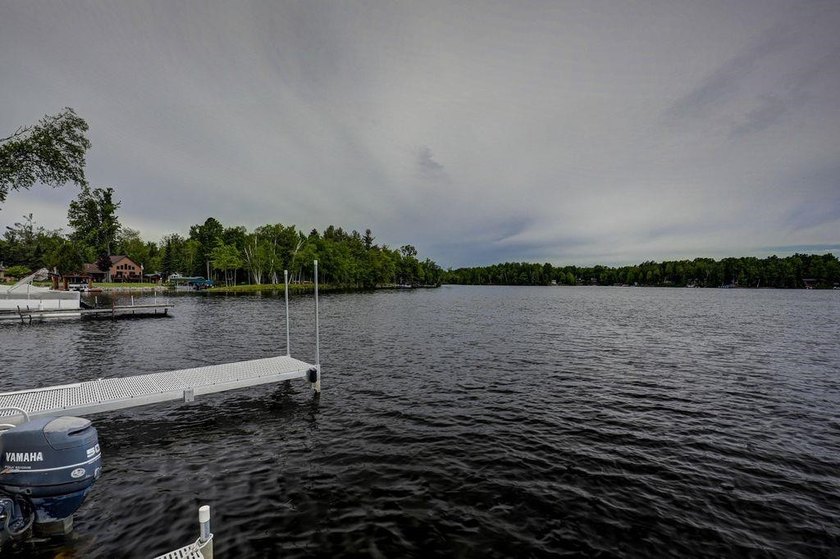 Lake living at its finest from this year 26yr old 4br-2.5 bath - photo 8