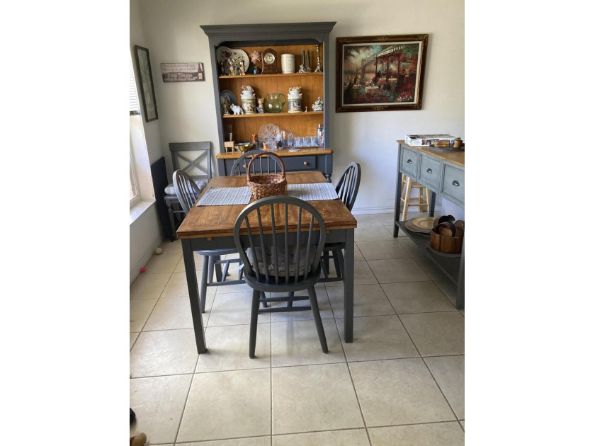 Motivated seller....Beautiful bright 2/2 villa in the very - photo 7