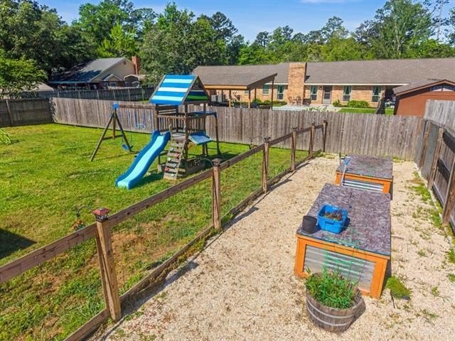 Don't miss this well-maintained beauty in flood zone X by - photo 20