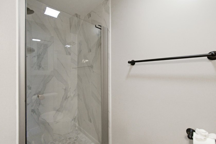 Stunning attention to details with a touch of comfortable - photo 32