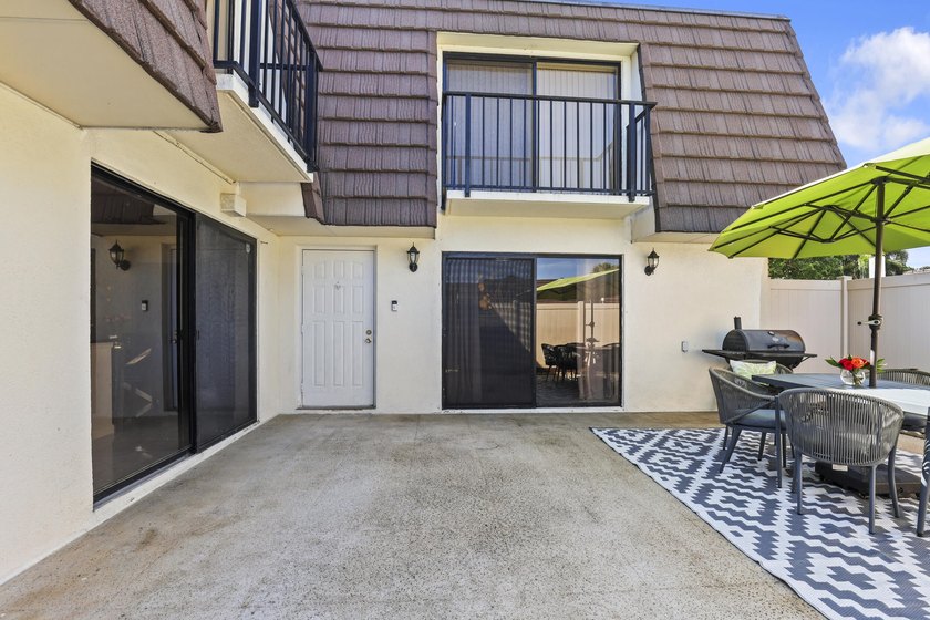 Charming 2-bedroom townhouse with both bedrooms featuring - photo 6