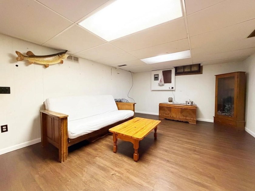Welcome home to this charming 3-bedroom, 1.5-bath property - photo 11