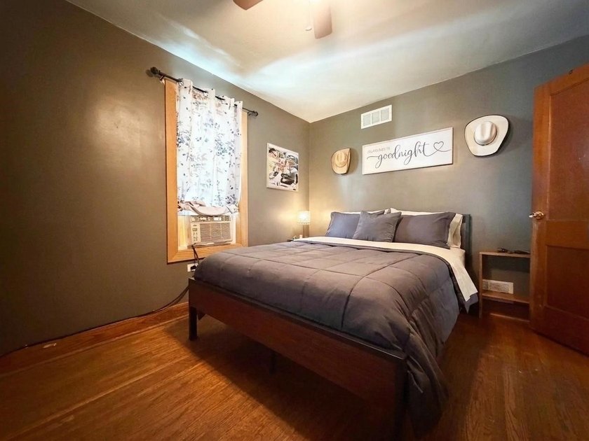Welcome home to this charming 3-bedroom, 1.5-bath property - photo 12