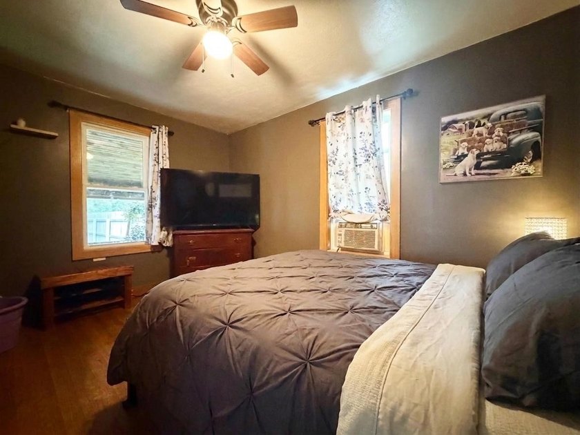 Welcome home to this charming 3-bedroom, 1.5-bath property - photo 13