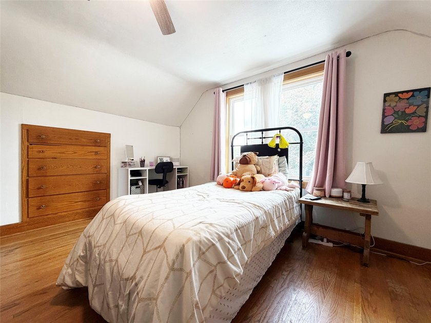 Welcome home to this charming 3-bedroom, 1.5-bath property - photo 16