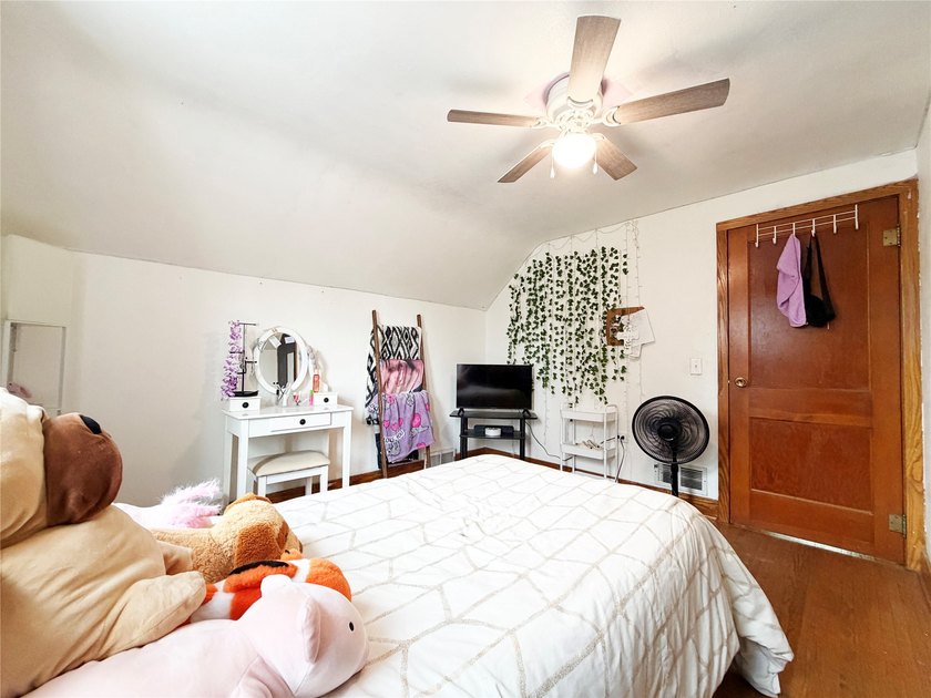 Welcome home to this charming 3-bedroom, 1.5-bath property - photo 17