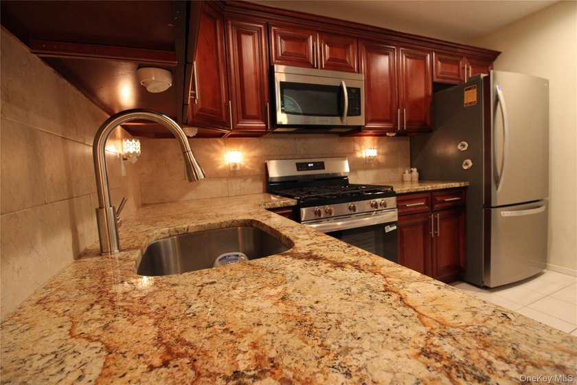 Welcome to this beautifully updated and freshly painted - photo 18
