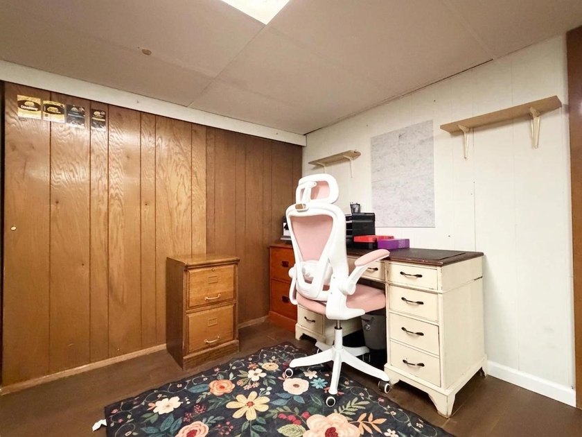 Welcome home to this charming 3-bedroom, 1.5-bath property - photo 20