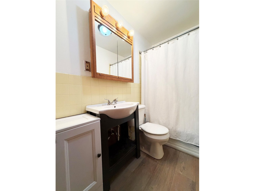 Welcome home to this charming 3-bedroom, 1.5-bath property - photo 21